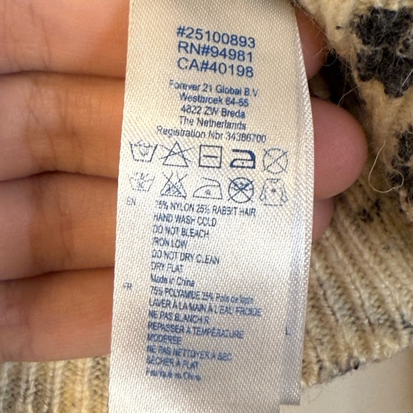 Forever 21 Women's M Rabbit Hair Black White Leopard Crew Neck Pullover Sweater - Picture 5 of 7